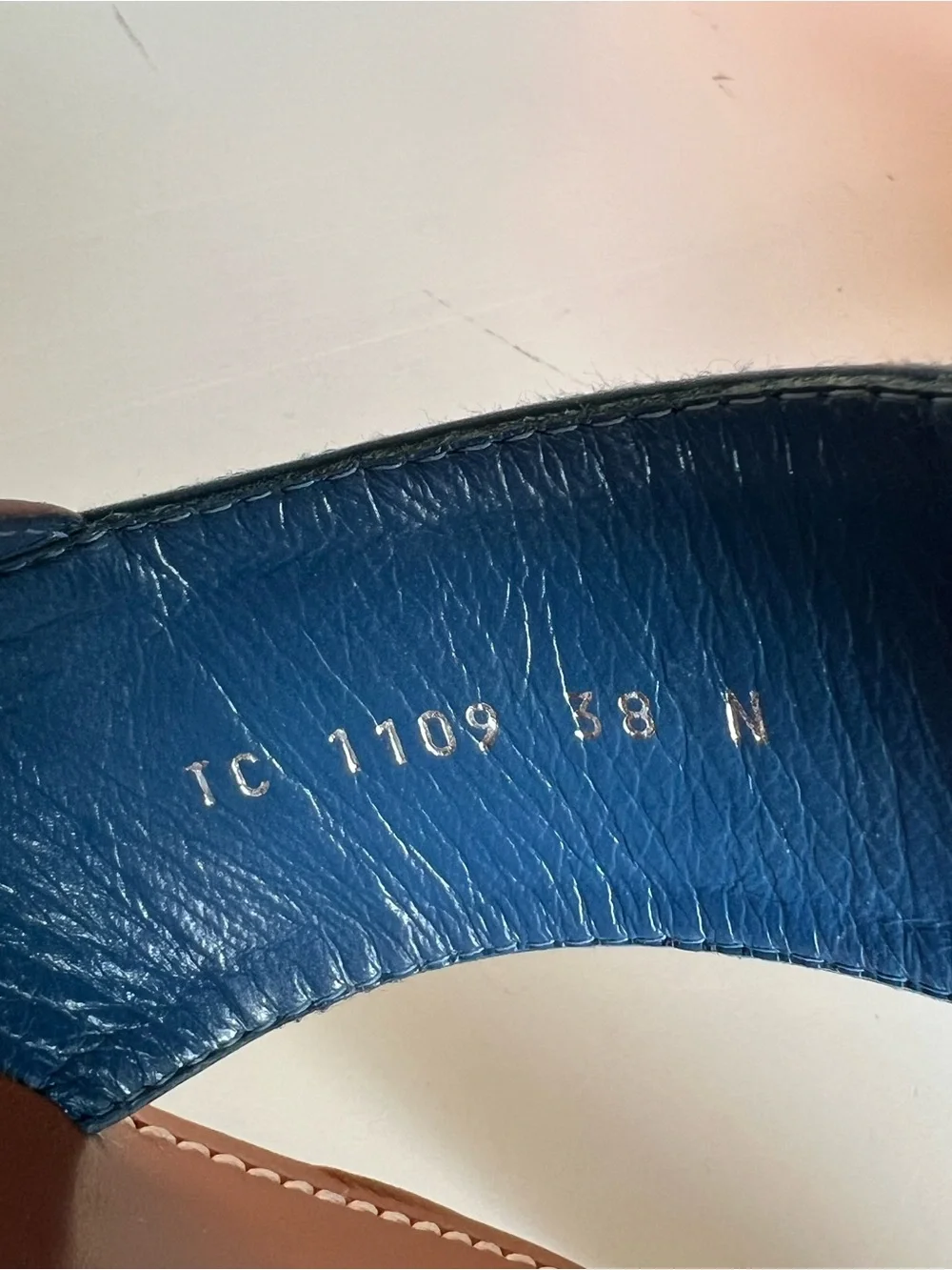 LOUIS VUITTON Starboard Flat Thong Sandal in Blue Monogram Denim ๐ Size 38 - Picture 7 of 16